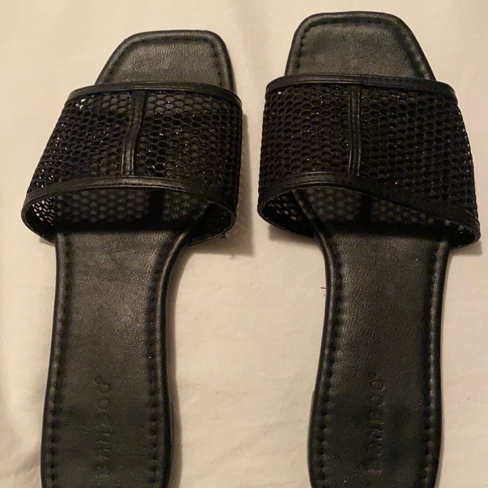 cutest black lil sandals
